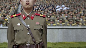 Северокорейских солдат из-за нехватки лекарств лечат от COVID-19 идеологией - «Здоровье»