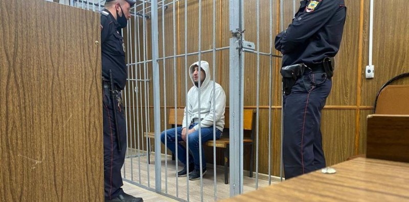 Суд оправдал бизнесмена, зарезавшего хоккеиста в центре Москвы Новости