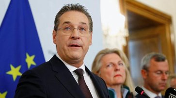 Бывшего вице-канцлера Австрии уличили в трате партийных денег на онлайн-игру Clash of Clans - «Политика»