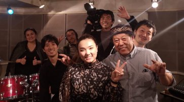 Музыкант и певица, потерявшие слух, выступили в Токио - «Культура»