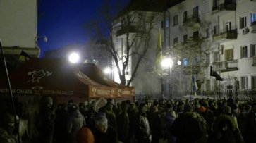 На Банковой собирается митинг, ставят палатки - «Украина»