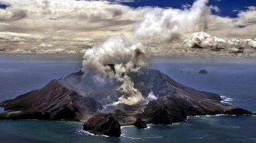 При извержении вулкана в Новой Зеландии погиб человек - «Происшествия»