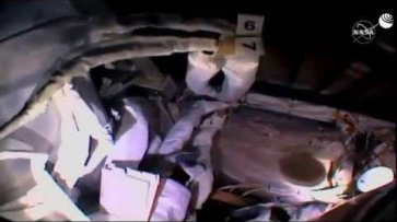 #ПРЯМАЯТРАНСЛЯЦИЯ Экипаж экспедиции МКС-61 выходит в открытый космос - (видео)