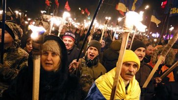 Глава Крыма назвал оскорблением памяти жертв нацизма факельный марш бандеровцев в Киеве - «Политика»
