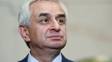Президент Абхазии ушел в отставку - «Новости»