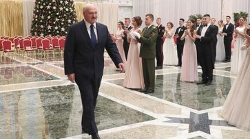 Танец Лукашенко на балу попал на видео