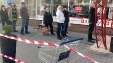 В Ужгороде людей в магазин пропускают по очереди - «Украина»