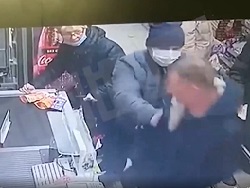 В Питере покупатель без маски погиб после конфликта в магазине - «Происшествия»
