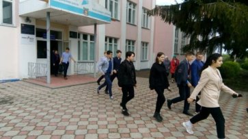 Школу в Казани эвакуировали после сообщений о заложенной в ней бомбе - «Происшествия»