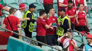 На стадионе в Баку у болельщиков сборной Дании отобрали радужный флаг