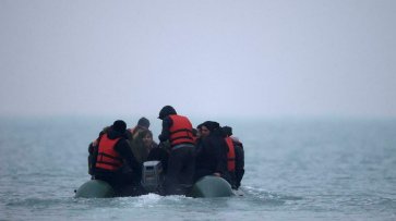 Франция отменила переговоры с Британией после призыва забрать мигрантов - «Политика»