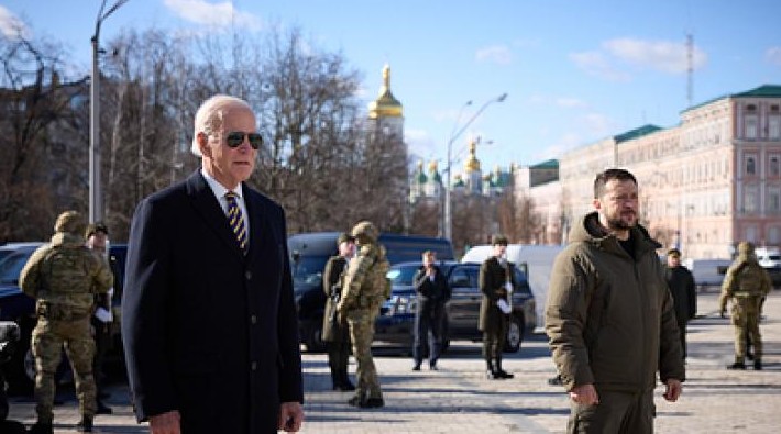 Байден посетил Киев для поднятия собственных рейтингов – американская журналистка - «Новости»