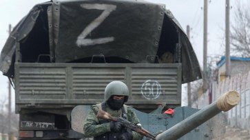 На правительственных зданиях Сахалинской и Архангельской областей загорелась буква Z - «Общество»
