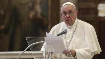 "Дьявол заходит через это" – папа Франциск призвал священников удалить порно с телефонов Новости