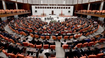 Драка в парламенте Турции попала на видео, один депутат госпитализирован Новости