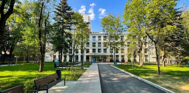 Новый стандарт в сотне районов: в Москве выполнили уже 40% программы капремонта поликлиник Новости