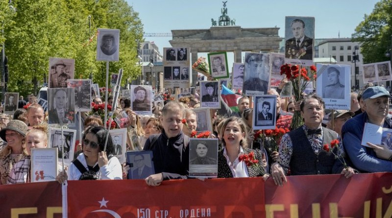 «Память нельзя убить»: как отметили 9 мая в странах с запретами на символику и празднование Дня Победы - «Мир»