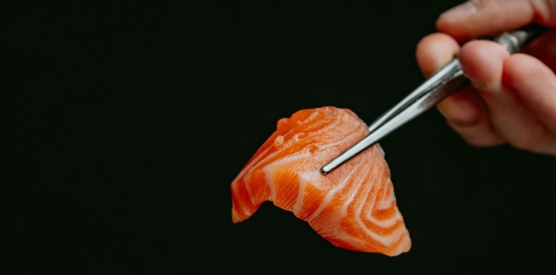 Японская торговая сеть два года продавала российский лосось под видом местного Новости