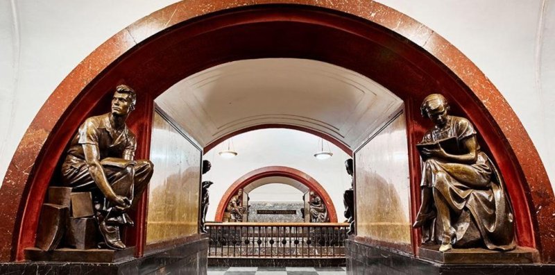Мосгорнаследие отреставрирует все 76 скульптур на станции метро "Площадь Революции" Новости