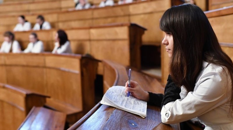 «Не отработка — обычная работа под руководством наставника»: в 2026 году в России вступит в силу новый закон для врачей - «Новости»