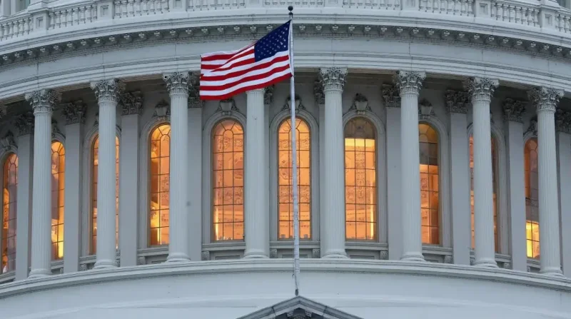 Сенат США принял законопроект, сделав первый шаг к прекращению шатдауна - «Военные действия»