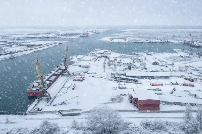 Атака украинских БПЛА привела к пожару в порту Темрюка - «Военные действия»