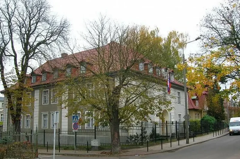 Польским чиновникам не открыли дверь при попытке захвата здания консульства РФ - «Военные действия»