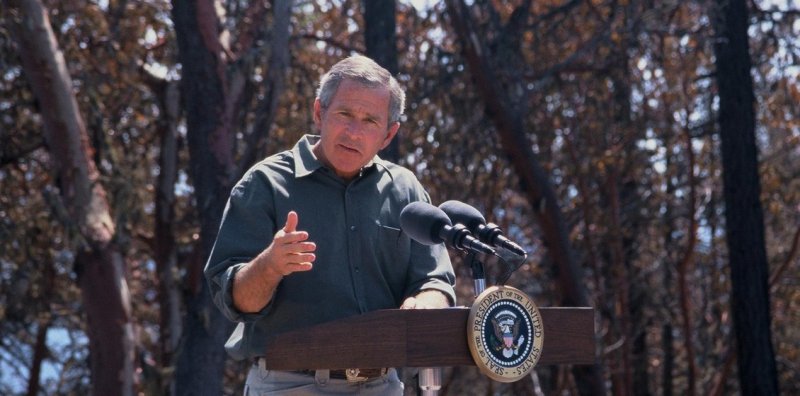 США рассекретили разговор Путина с Бушем за день до вторжения в Ирак Новости