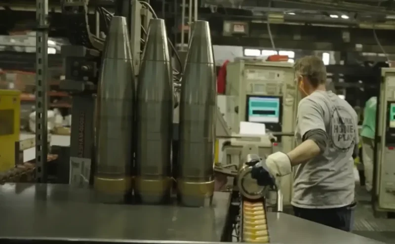 Армия США взыщет штрафы с компаний за срыв поставок снарядов на Украину - «Военные действия»