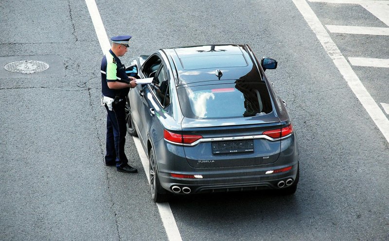 Юристы раскритиковали штрафы за езду без номеров. Как это возможно - «Автоновости»