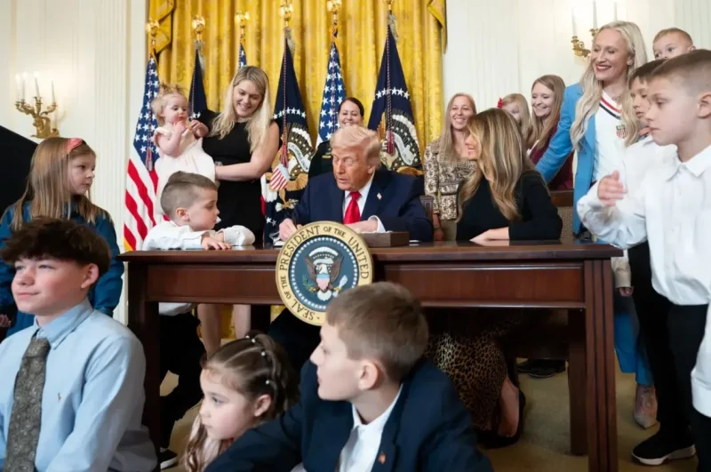 Джей Ди Вэнс: Трамп хочет мира на Украине и восстановления торговли с Россией - «Военные действия»