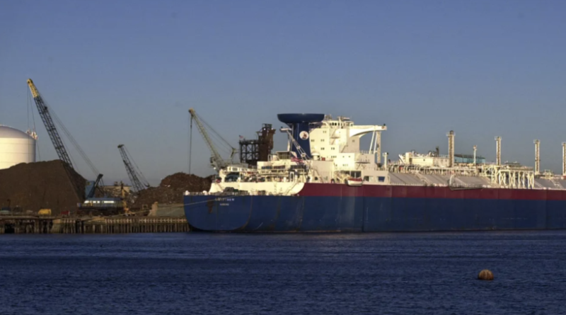 «Мы здесь как заложники»: российский моряк с задержанного в Египте танкера рассказал RT о нехватке еды и воды - «Мир»