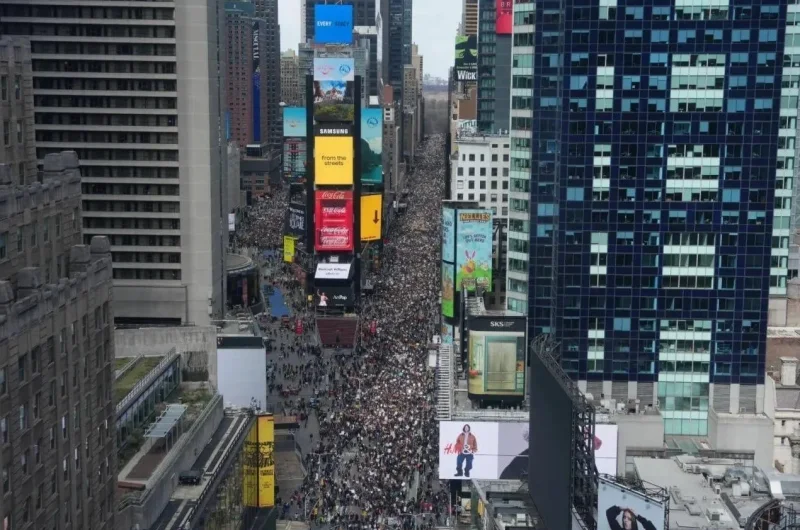 Трамп рискует проиграть промежуточные выборы: по США прокатилась волна протестов - «Военные действия»