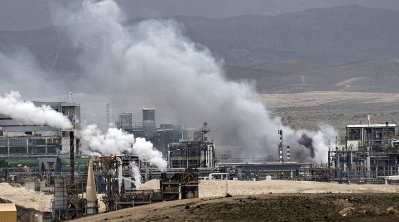 Удары по израильскому НПЗ, выход Ирана из ДНЯО и платный Ормузский пролив: как развиваются события на Ближнем Востоке - «Мир»