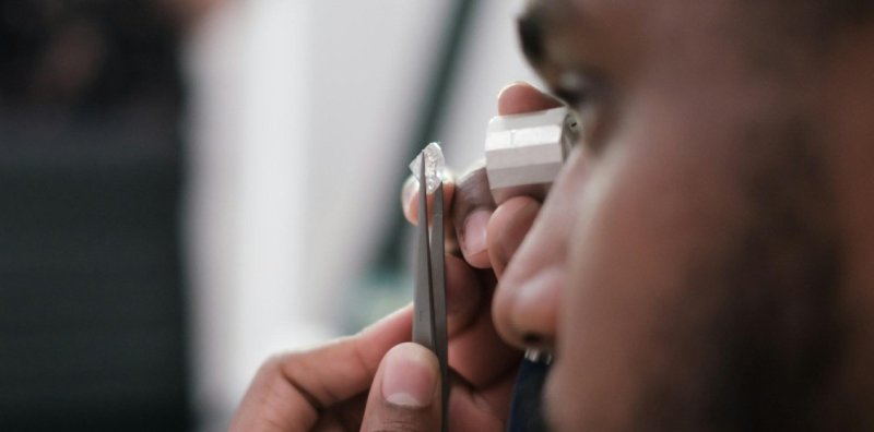 ФСБ пресекла в Челябинской области попытку похищения бриллиантов из Госфонда Новости