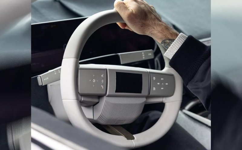 Jaguar показал детали салона новой модели. У нее необычный руль - «Автоновости»