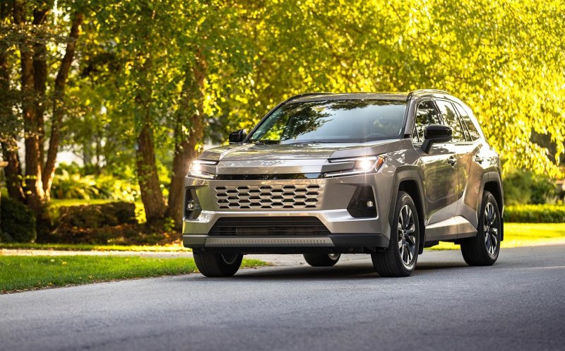 Продажи автомобилей Toyota в России выросли в два раза. Рейтинг моделей - «Автоновости»